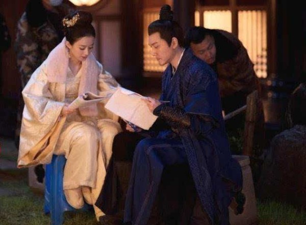 冯绍峰为赵丽颖停掉所有工作，专心在家陪妻子，洗掉渣男称号！