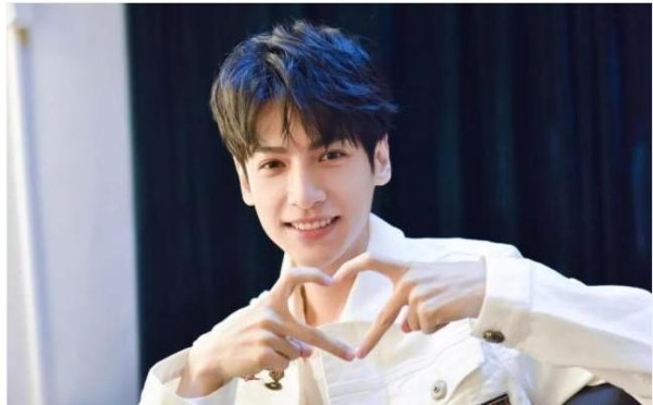 以歌手身份出道，却在影视圈名气大增的男明星除了李易峰还有他