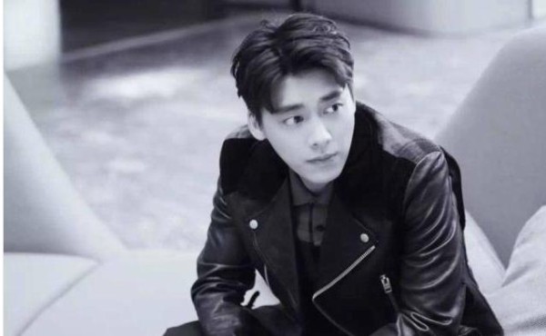 以歌手身份出道，却在影视圈名气大增的男明星除了李易峰还有他