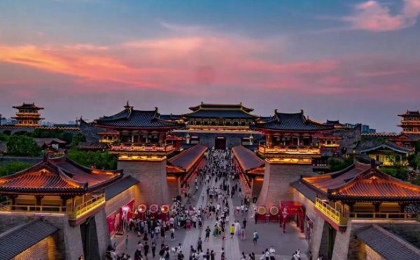 襄阳唐城影视基地：明星拍摄胜地，旅游打卡新地标
