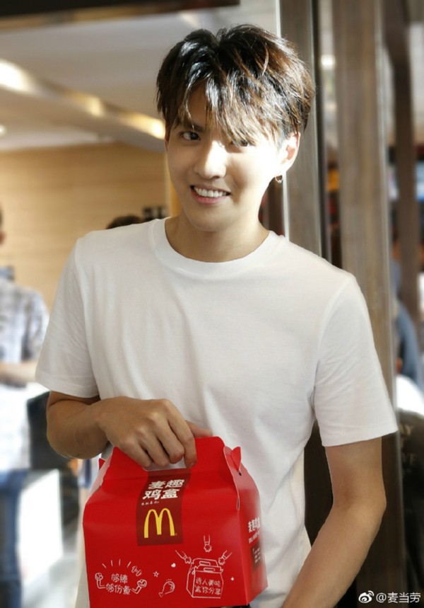 吴亦凡成为麦当劳近 10 年来首位品牌代言人，虽然代言拿到手软但这个还是挺特别的