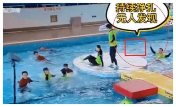 综艺节目有多危险？赵丽颖被撞飞，李晨眼缝三针，他去世观众大笑
