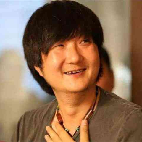 揭秘明星魅力：探寻为何众多粉丝为之着迷及其背后的心理机制