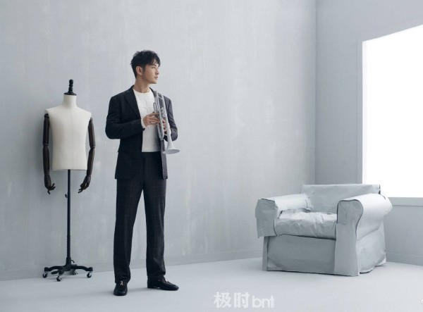 极时风尚&极时BNT创始人杨洋与时尚教主黄晓明合作年度大片专刊