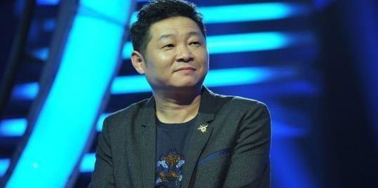 他是童年记忆中的另类“男神”，事业最火时放弃做明星，圈地养鸡
