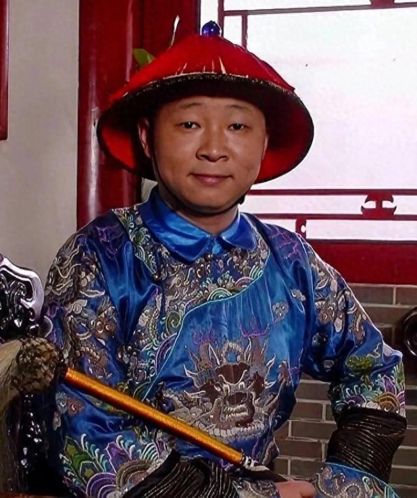 三德子赵亮55岁苍老像70岁，自称养鸡16年没赚到钱，但成行业标杆