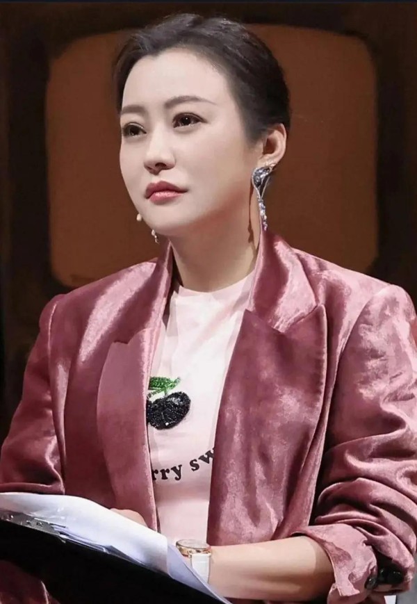 郝蕾片场怒撕抢戏乱象！