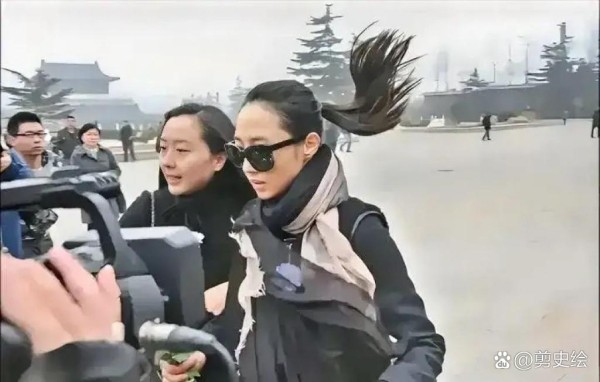 2012年，芭莎慈善夜，景甜、刘亦...@剪史绘的动态