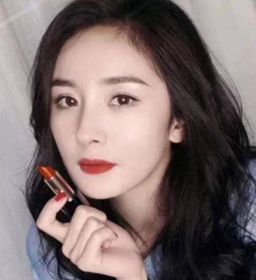 男演员争抢四位女星合作，热巴杨幂丽颖在名单上，她有王府体质