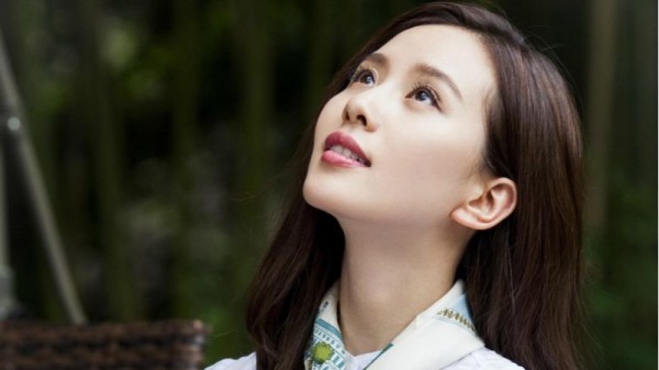 刘诗诗产子后因压力大持续发胖，素颜照引热议：这是吴奇隆老婆？