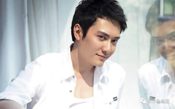 他曾经比鹿晗、杨洋还火，因转型失败而过气，如今靠传绯