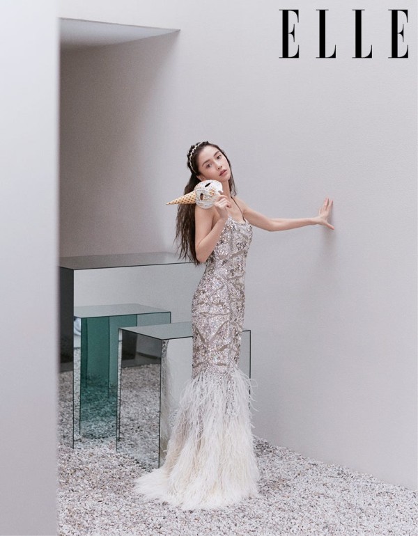 Clothing, Dress, Shoulder, White, Gown, Wedding dress, Waist, Beauty, Fashion, A-line, 