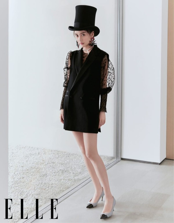 Clothing, Black, Fashion, Outerwear, Coat, Formal wear, Dress, Suit, Sleeve, Footwear, 