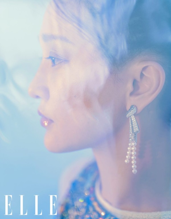 Face, Ear, Blue, Chin, Nose, Head, Eyebrow, Beauty, Forehead, Skin, 
