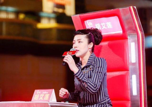 歌手胡艾莲担任2019《中国好声音》重庆赛区总决赛评委