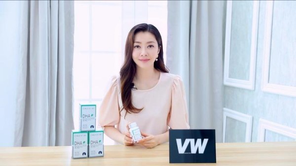 明星翻包记，揭秘国际名模百宝箱中的童年故事DHA