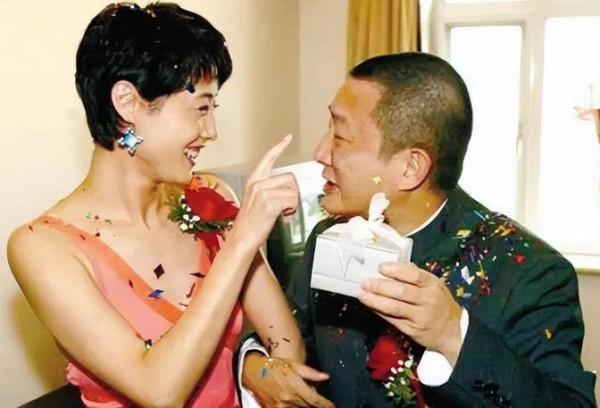 从网红到全能艺人，她凭什么逆袭？背后不为人知的心路历程！