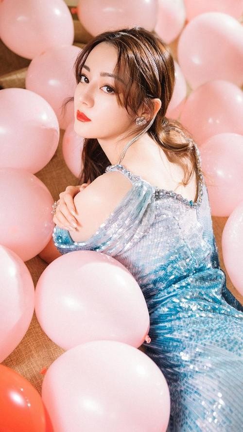 3位女明星突然转型，曾经清纯如今大胆性感，你猜她们是谁？