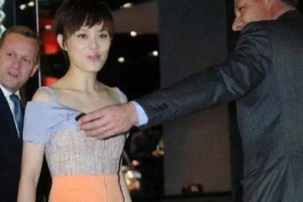 6位明星错位照片：白敬亭“秒变”美女，周杰伦那张太有喜感了