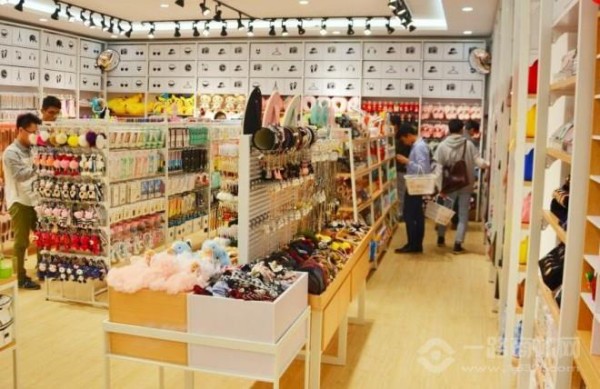 俏佳人饰品店加盟