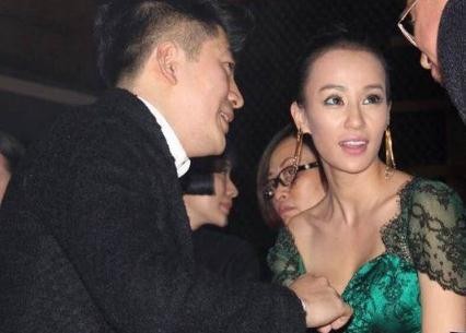 她被称为“瑜伽天使”,典雅的东方气质中透露着时尚的现代气息