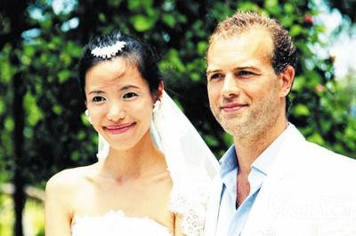 《美俏》主持群大起底:嫁富豪老公 弃患癌男友