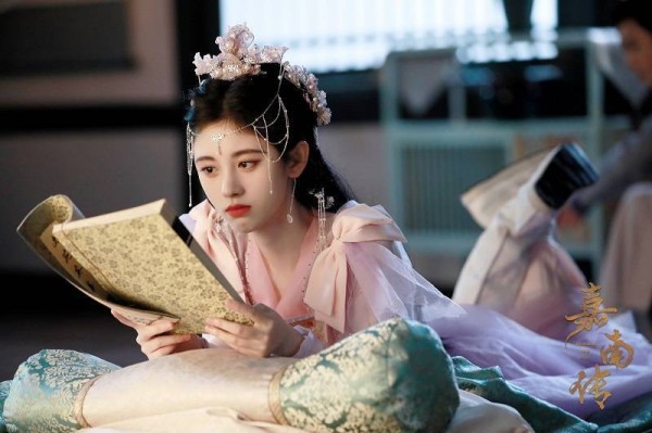<a style='color:#f10404;' href='https://www.mingxing.cc/ ' target='_blank'>明星</a>美妆哪家强？鞠婧祎简直是天花板级别<strong></p> <p>鞠婧祎</strong>！