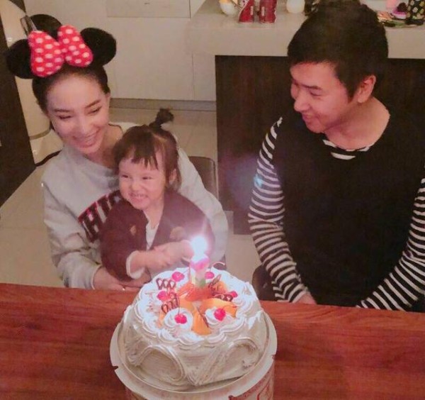 明星庆生花样多，杨幂baby好亲密，林心如邀众星