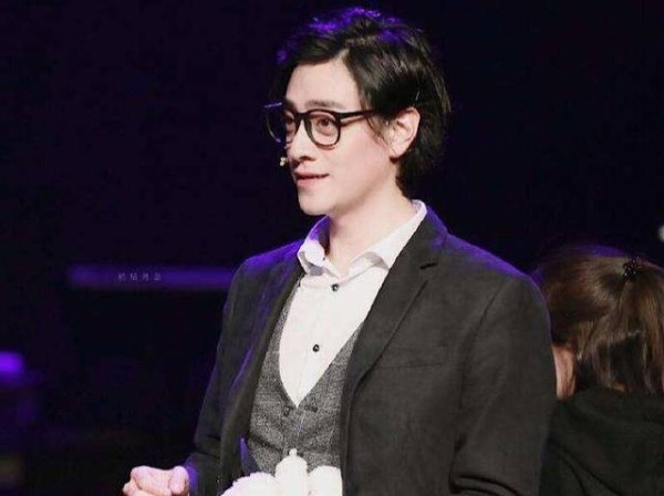 郑云龙，沉迷音乐剧的歌唱家，舞台剧中的重要新生代男演员