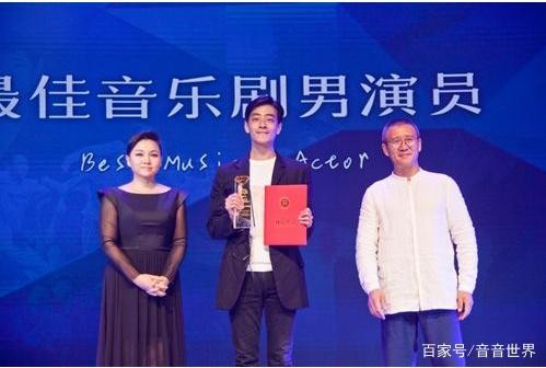 他被称为音乐剧王子，却为何直到近30岁才为人所知？