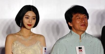中国明星片酬代言费飙升!成龙名列榜首,鲜肉鲜花们遭嘲讽