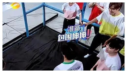 罗志祥和蔡徐坤同台，一个流量明星一个实力派明星，你们有何感言