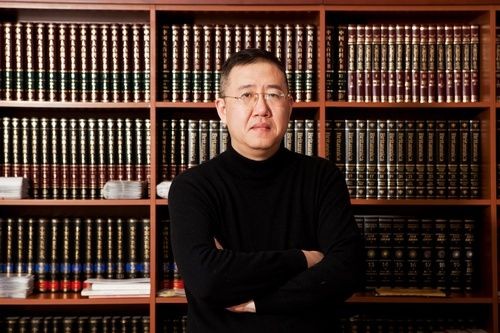 新丽传媒董事长曹华益