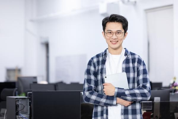 名人肖像权纠纷案：依法保护知名人物形象 图1