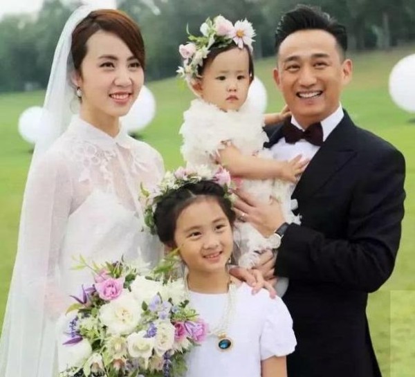 何炅主持过六场婚礼，婚礼中的“她”最特别！