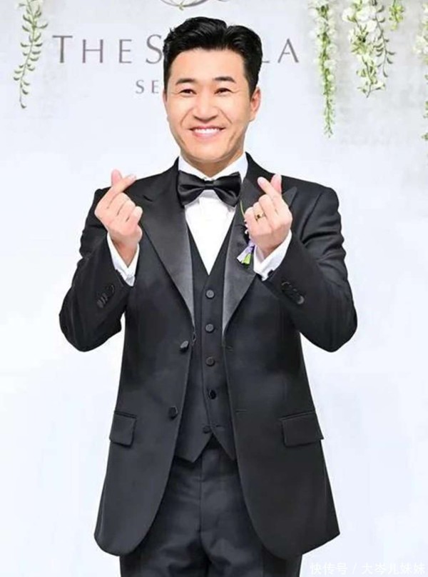 45岁男星大婚，刘在石主持，李孝利严正花为何齐聚？