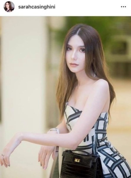 今年Mike前女友Sara频上热搜,网友们扒出自称从未雇佣过保姆的Sara每年从Mike处要30万泰铢保姆费。(图片来源:สมาคมนักข่าวบันเทิง)
