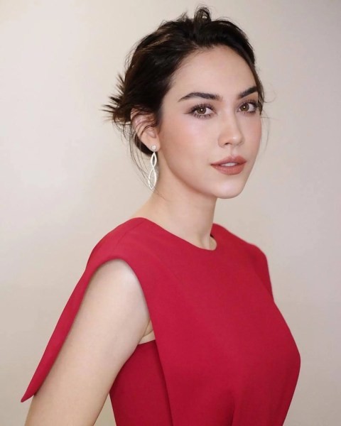 Matt Peranee深陷插足宋干和Aff婚姻丑闻,而后Matt起诉了污蔑自己的键盘侠,要求网络黑子赔偿100万泰铢(图片来源:สมาคมนักข่าวบันเทิง)