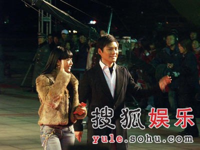 钟丽媞严宽组黄金搭档 帅哥美女成最亮焦点(图)