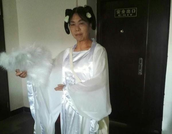 张美娥现在片酬多少 67岁最丑星女郎张美娥成名后身份暴涨