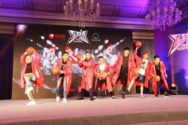 刘烨领衔7人战队身穿球服亮相