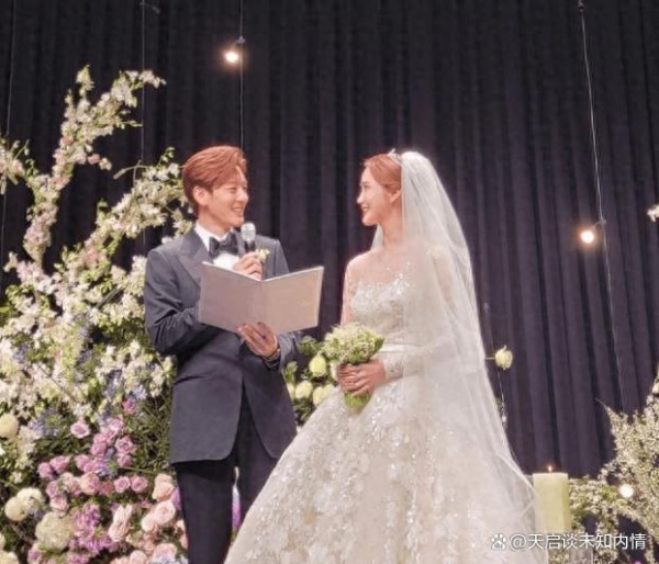明星婚宴震撼现场：李多海婚礼照片遭吐槽，网友惋惜认不出新娘