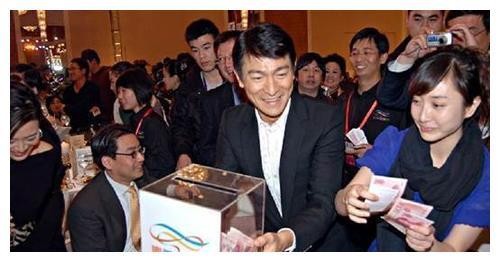 疫情无情人间有爱，大爱无疆的明星们