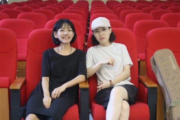 房东的猫：音乐世界的真诚与独特，她们的人脉为何如此强大？