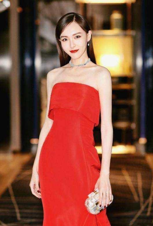 女星穿红色礼服大比拼，李湘最丑，倪妮第三，第一美的逆天