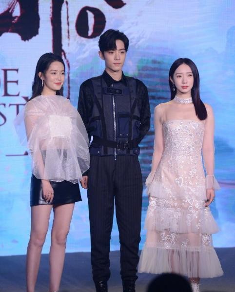 《诛仙》主演首次合体宣传，肖战站“C位”，李沁孟美岐同框比美