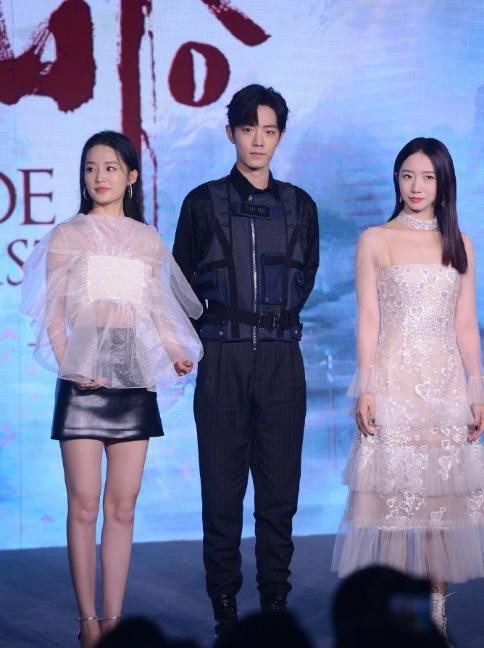 《诛仙》主演首次合体宣传，肖战站“C位”，李沁孟美岐同框比美