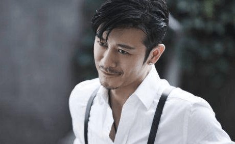 圈中“真太子”：亲妈干妈都是导演，却没捧红他，结婚改名后火了