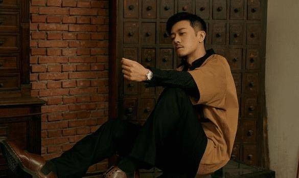 亲妈干妈都是导演，捧了多年都捧不红的“太子爷”，靠赵露思火了