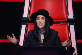娱乐吃瓜戴面具的是谁,揭秘戴面具女艺人的事业心与翻车事件